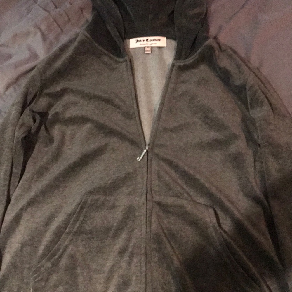 gray sweatshirt